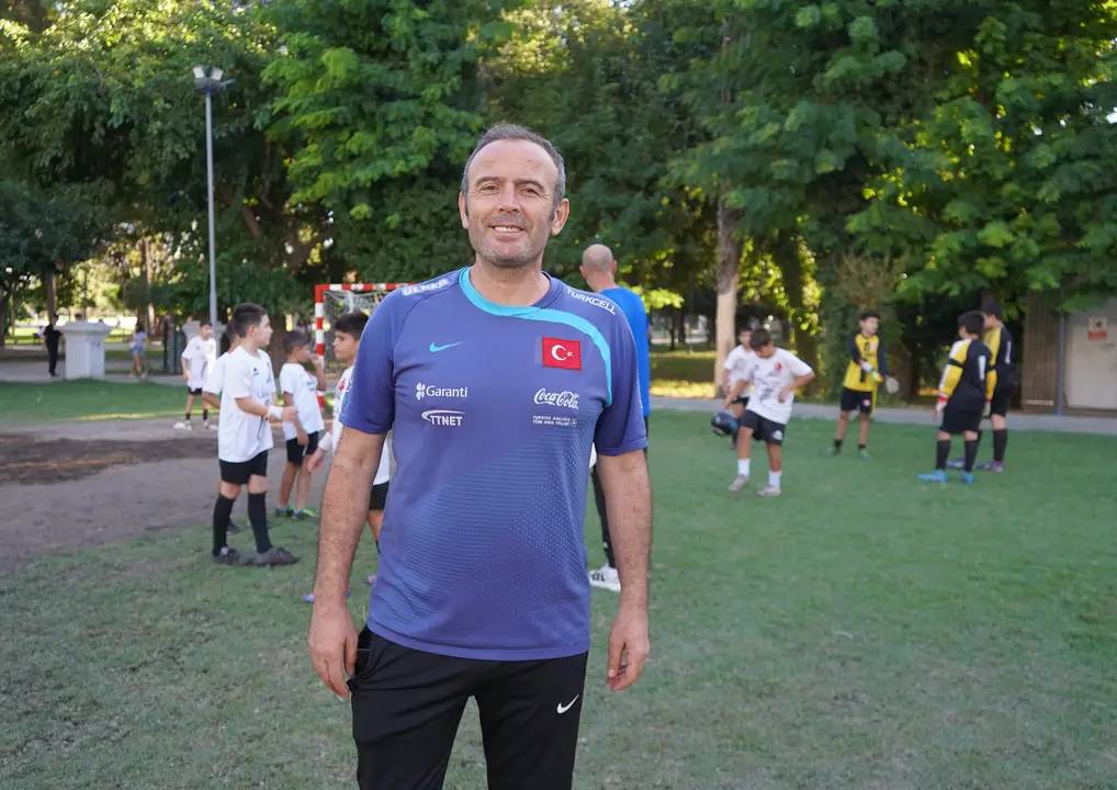 Haşimişcan'da Çocuklar Çim Sahaya Kavuştu 2